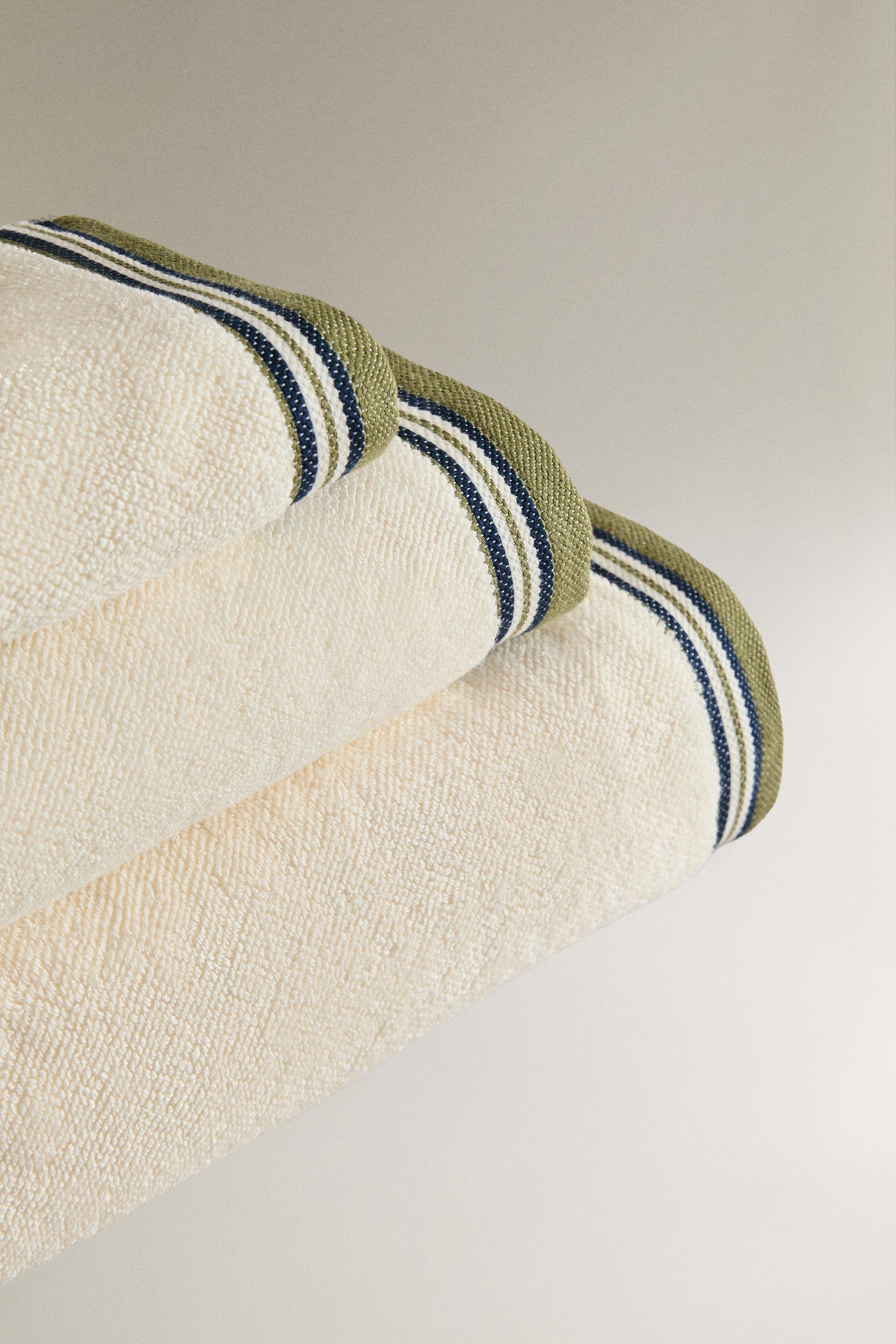 RICE STITCH BATH TOWEL WITH STRIPED EDGE